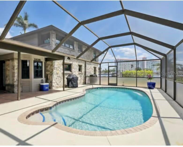 RIVERSIDE COURT - Residential