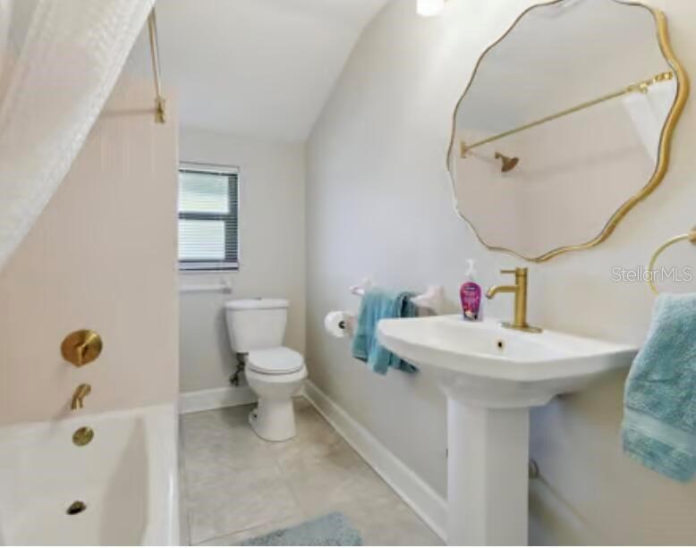 RIVERSIDE COURT - Residential