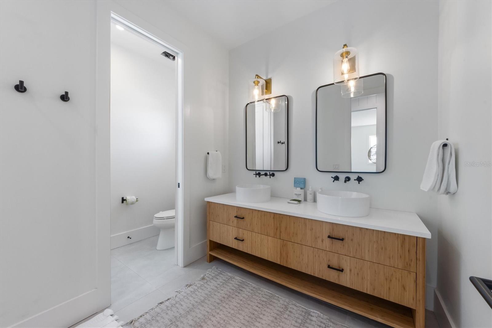 LAKE LA VISTA - Residential