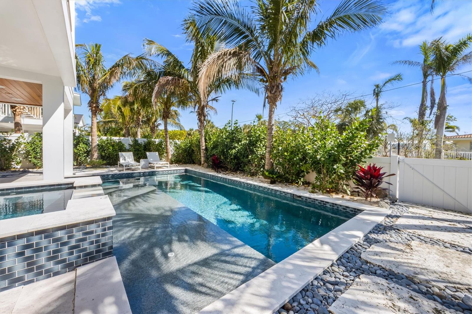 LAKE LA VISTA - Residential