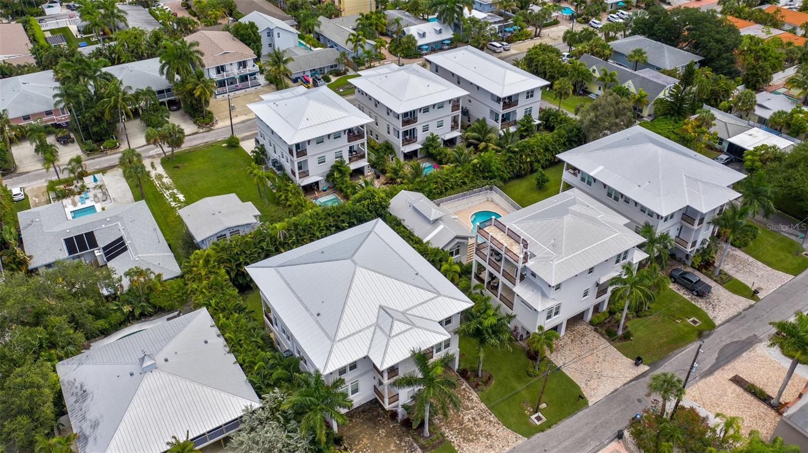 1021 CRESCENT STREET