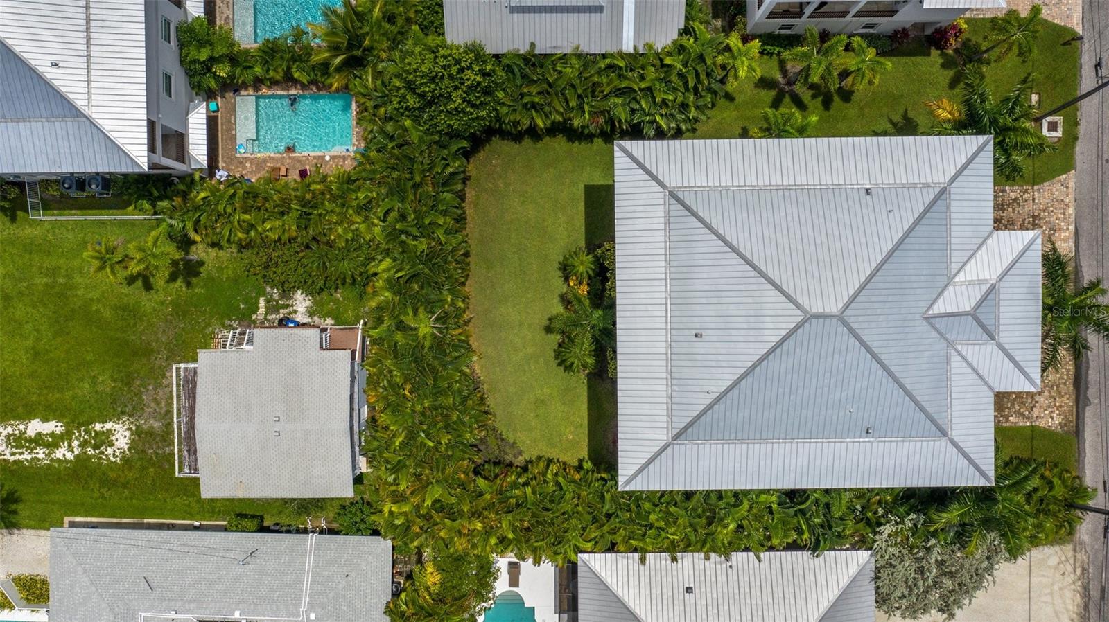 1021 CRESCENT STREET