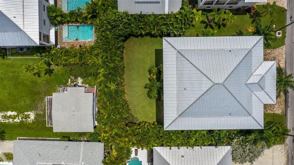 Photo of 1021 Crescent Street, Sarasota, FL 34242 (MLS # A4681826)