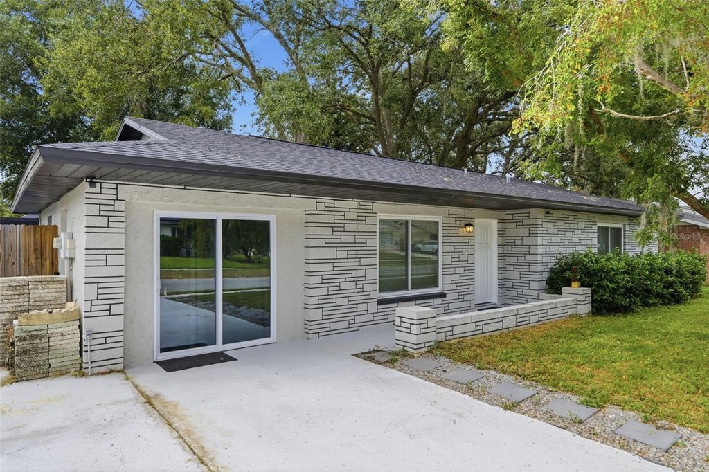 Photo of 1113 Oakhill Street, Seffner, FL 33584 (MLS # O6359015)