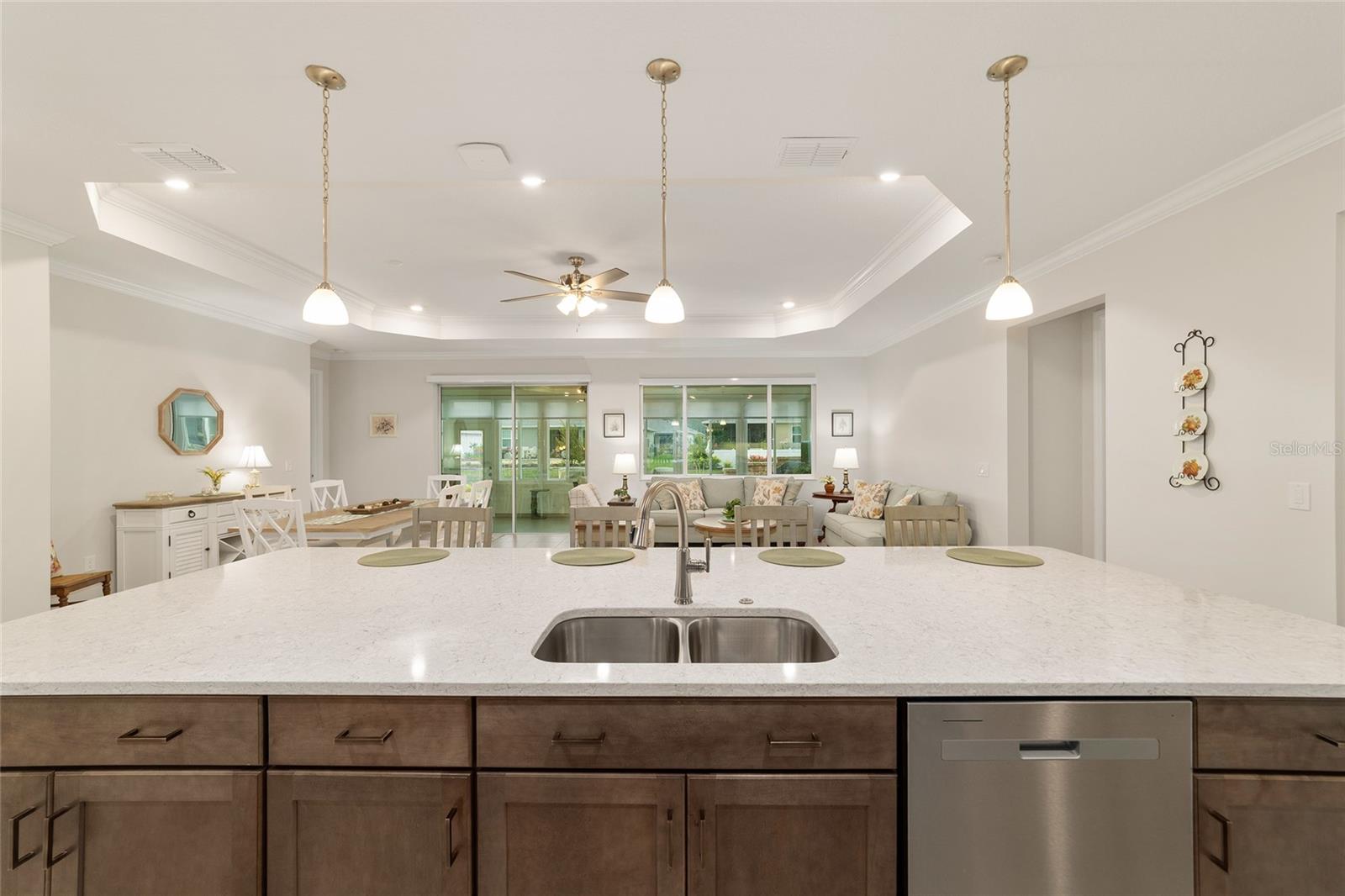 ON TOP OF THE WORLD - Residential