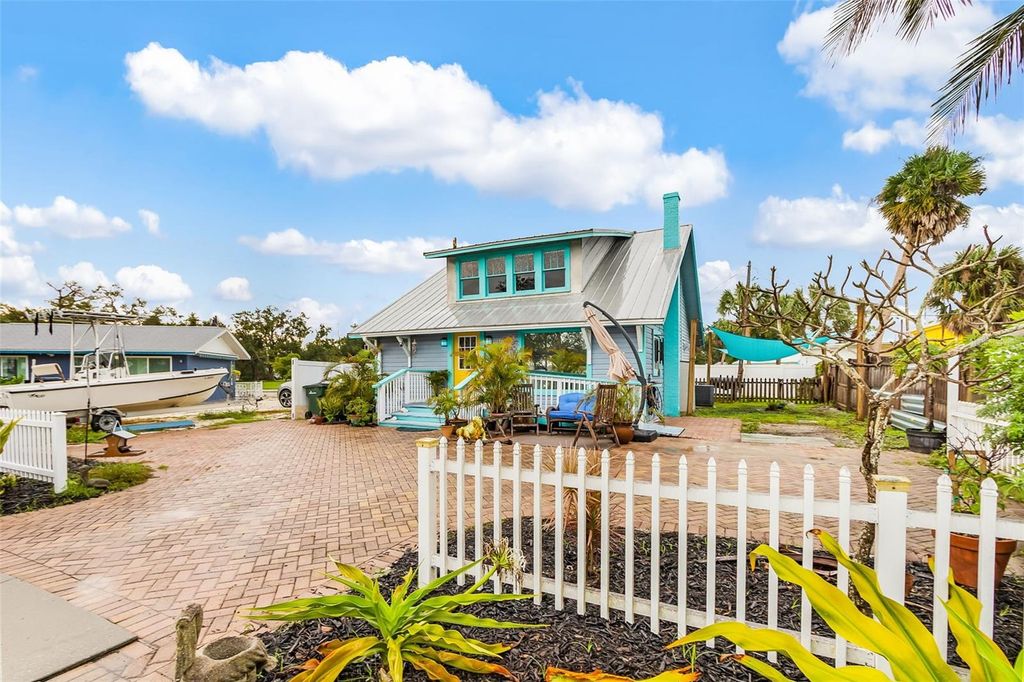 Photo of 530 W Green Street, Englewood, FL 34223 (MLS # D6143782)