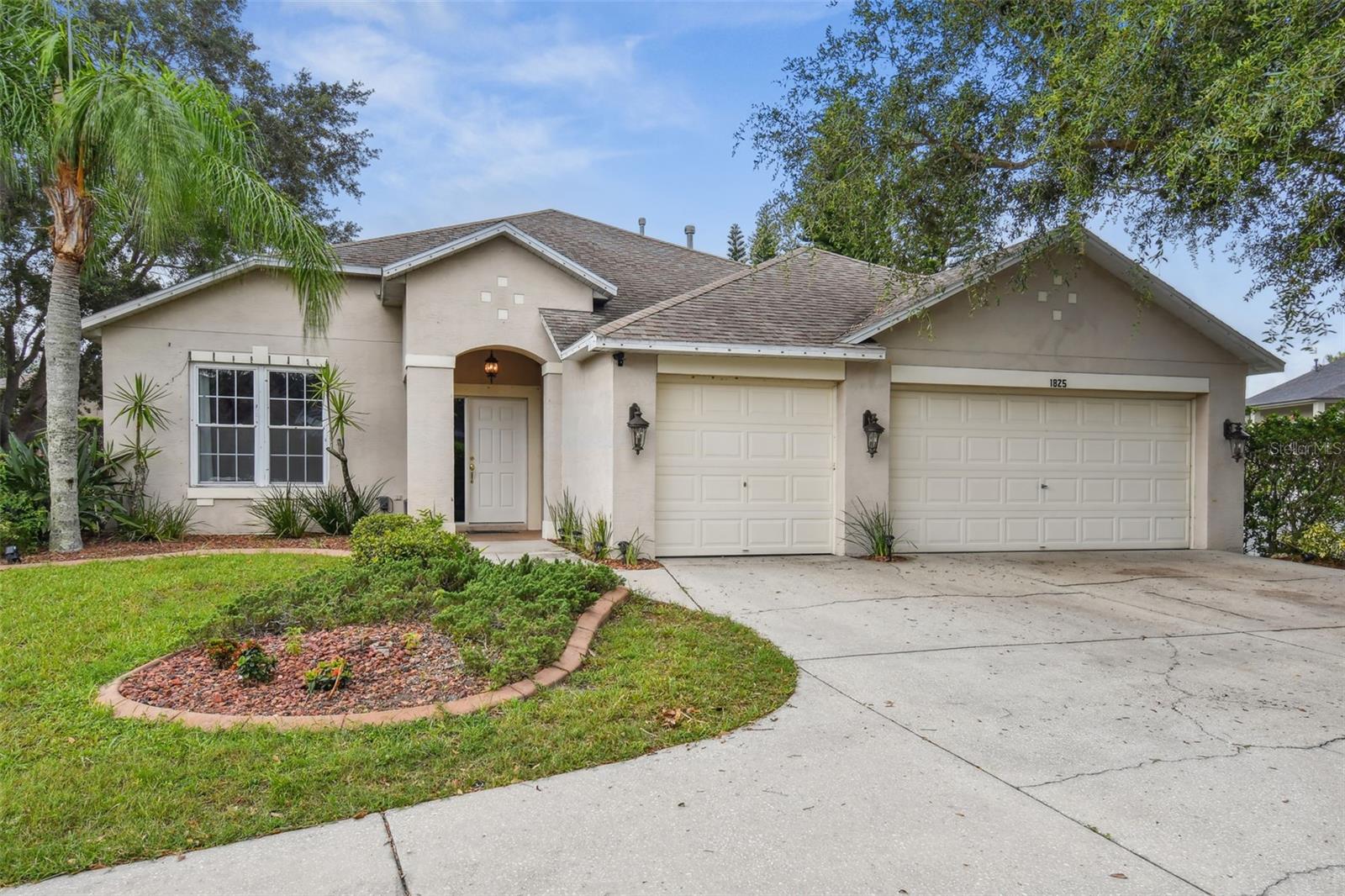 Welcome to Prime Fox Wood community to this beautiful move in ready POOL home! The house offers 4 bedrooms, 2 full bath, 3 car garage with extra wide driveway and amazing screened pool area with the plenty of covered space for entertainments! Split floor plan gives a privacy to the master bedroom. Open concept kitchen that overcome to the family room, and from there easy asses to the pool.The house sits on the corner lot, so no traffic going through. 24/7 gated community offers club house with the community pool, socer field, basketball court, play grounds, A+ rated school. Close to shopping and restaurants.