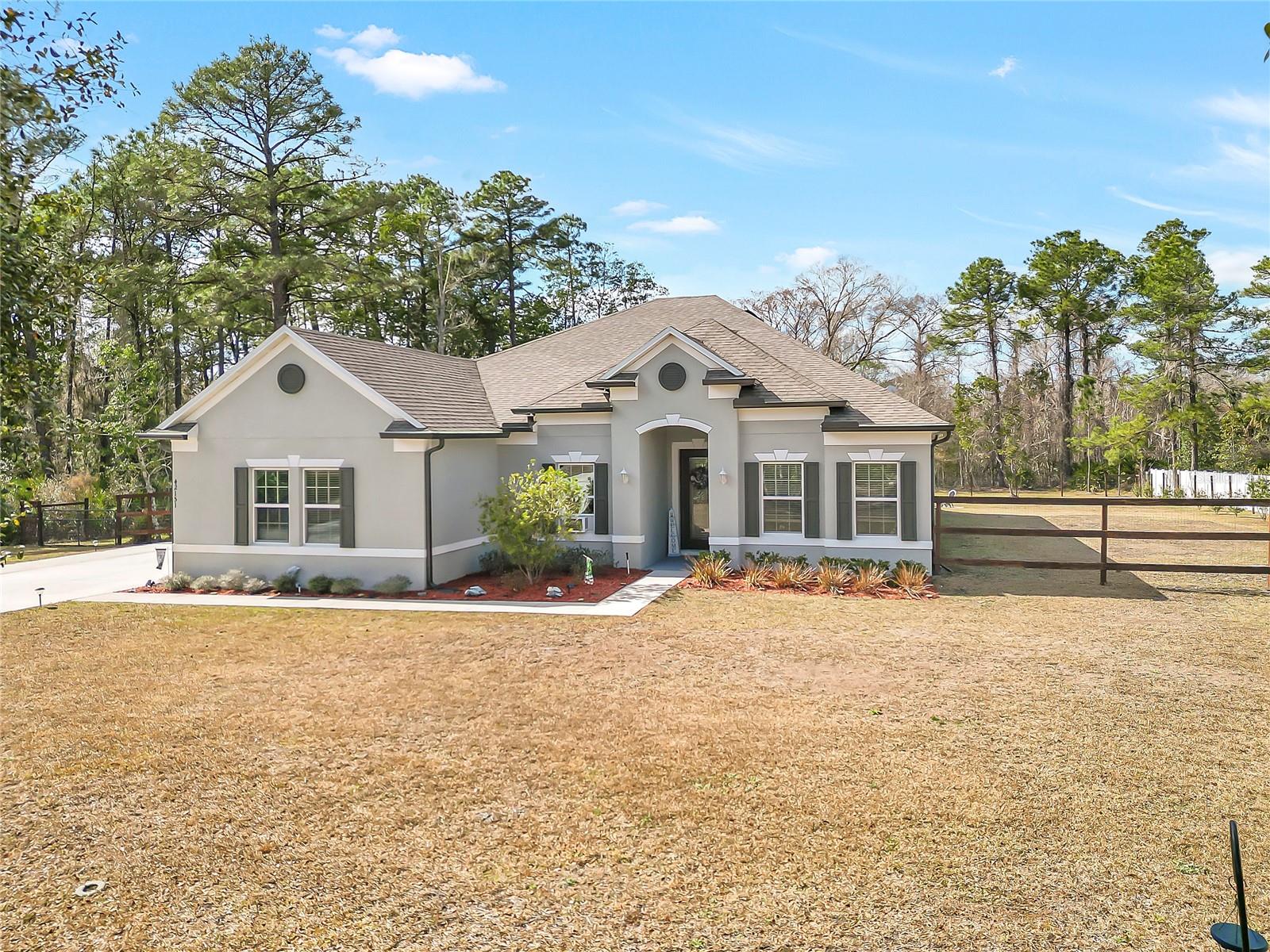 ROYAL TRAILS - Residential