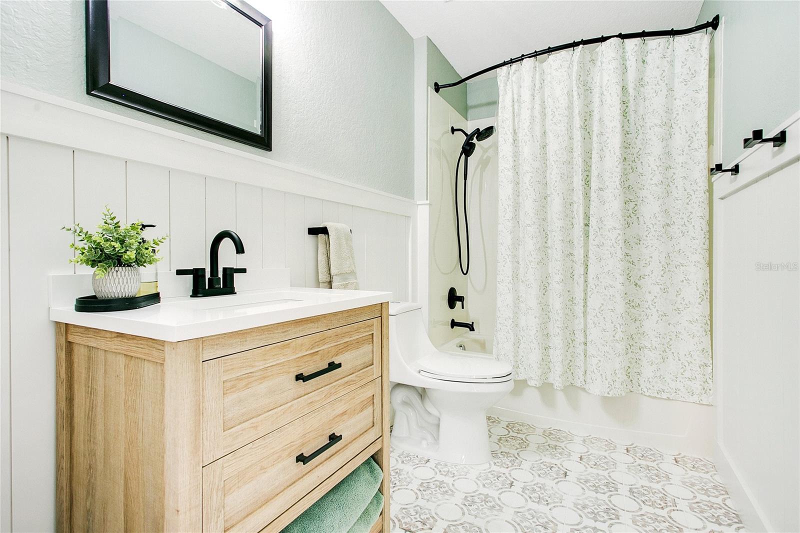 LAKES/WINDERMERE-PEACHTREE - Residential Lease