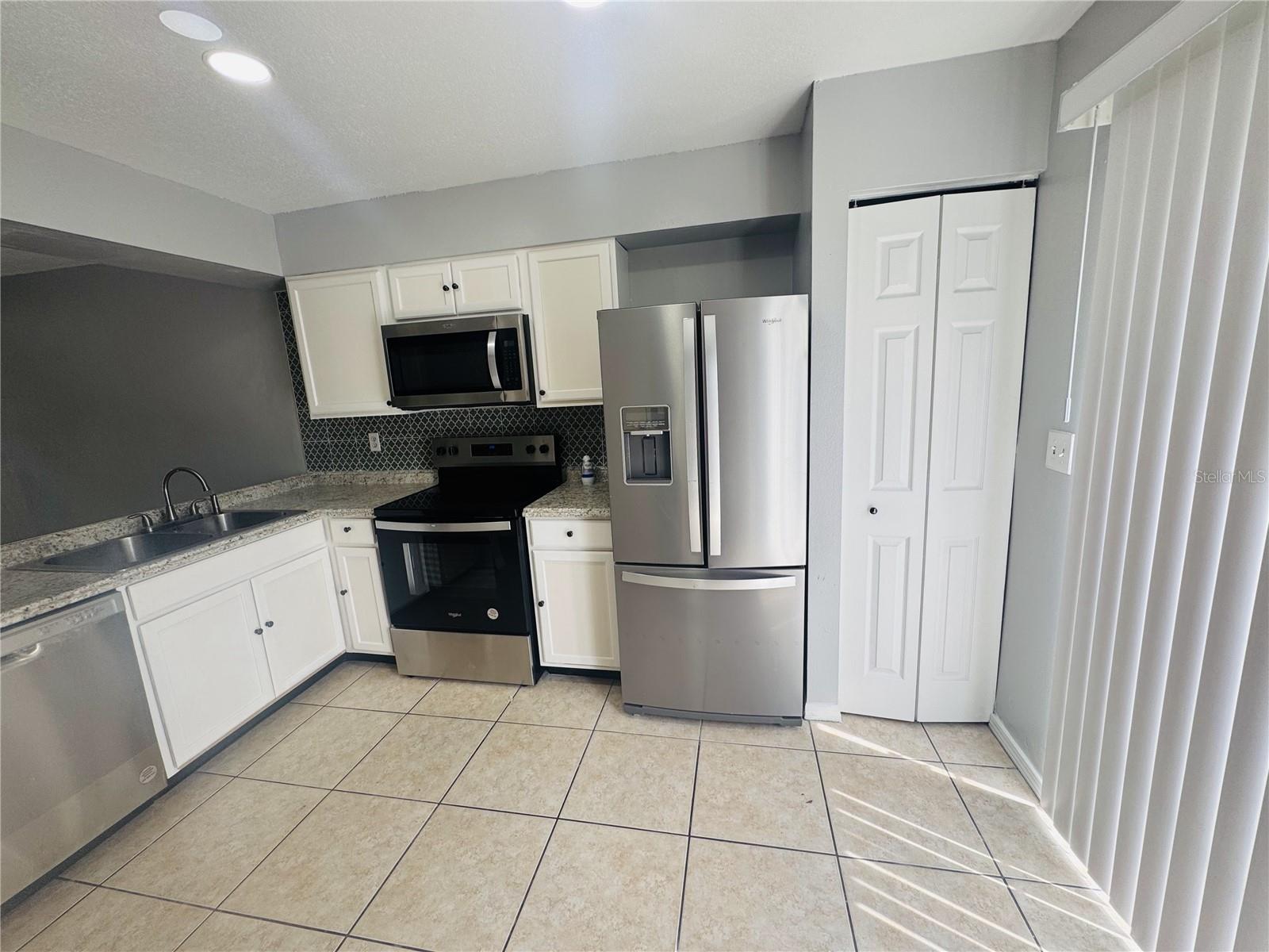 ENCLAVE THE - Residential Lease