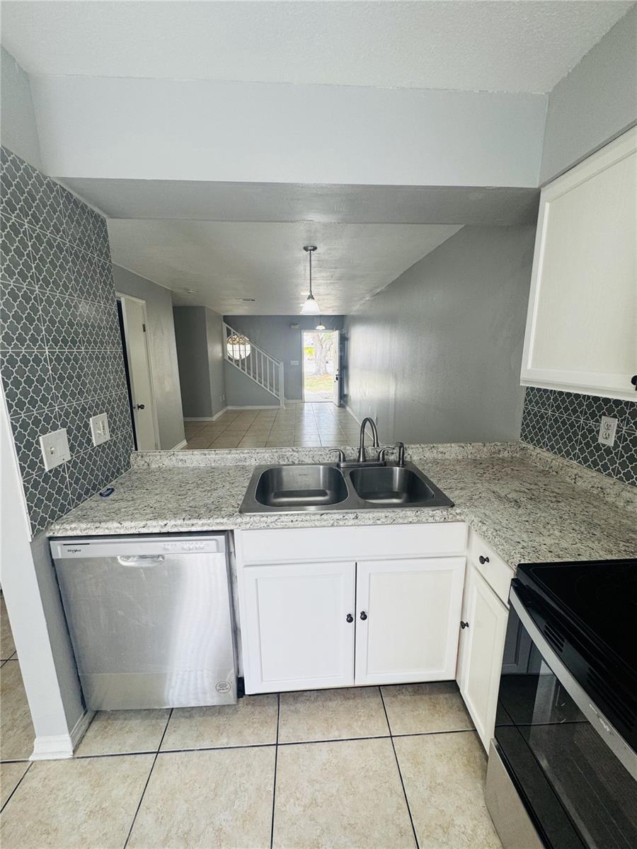 ENCLAVE THE - Residential Lease