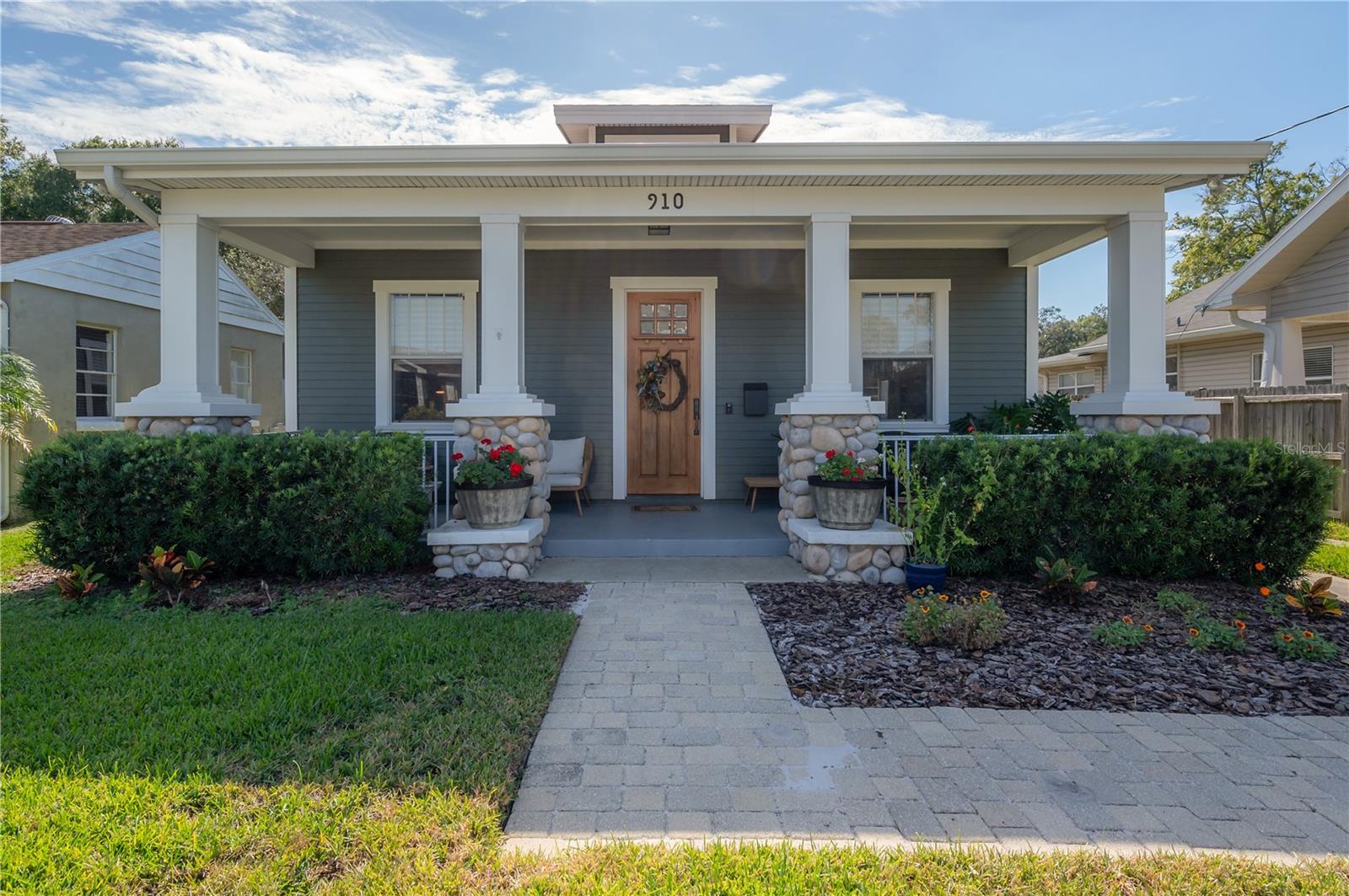 SUBURB ROYAL - Residential