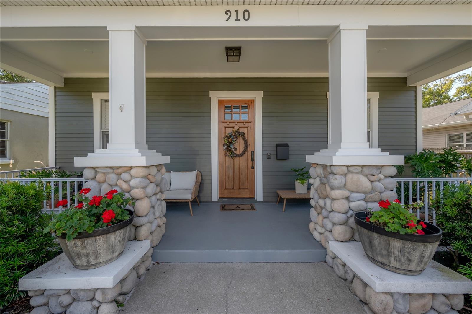 SUBURB ROYAL - Residential