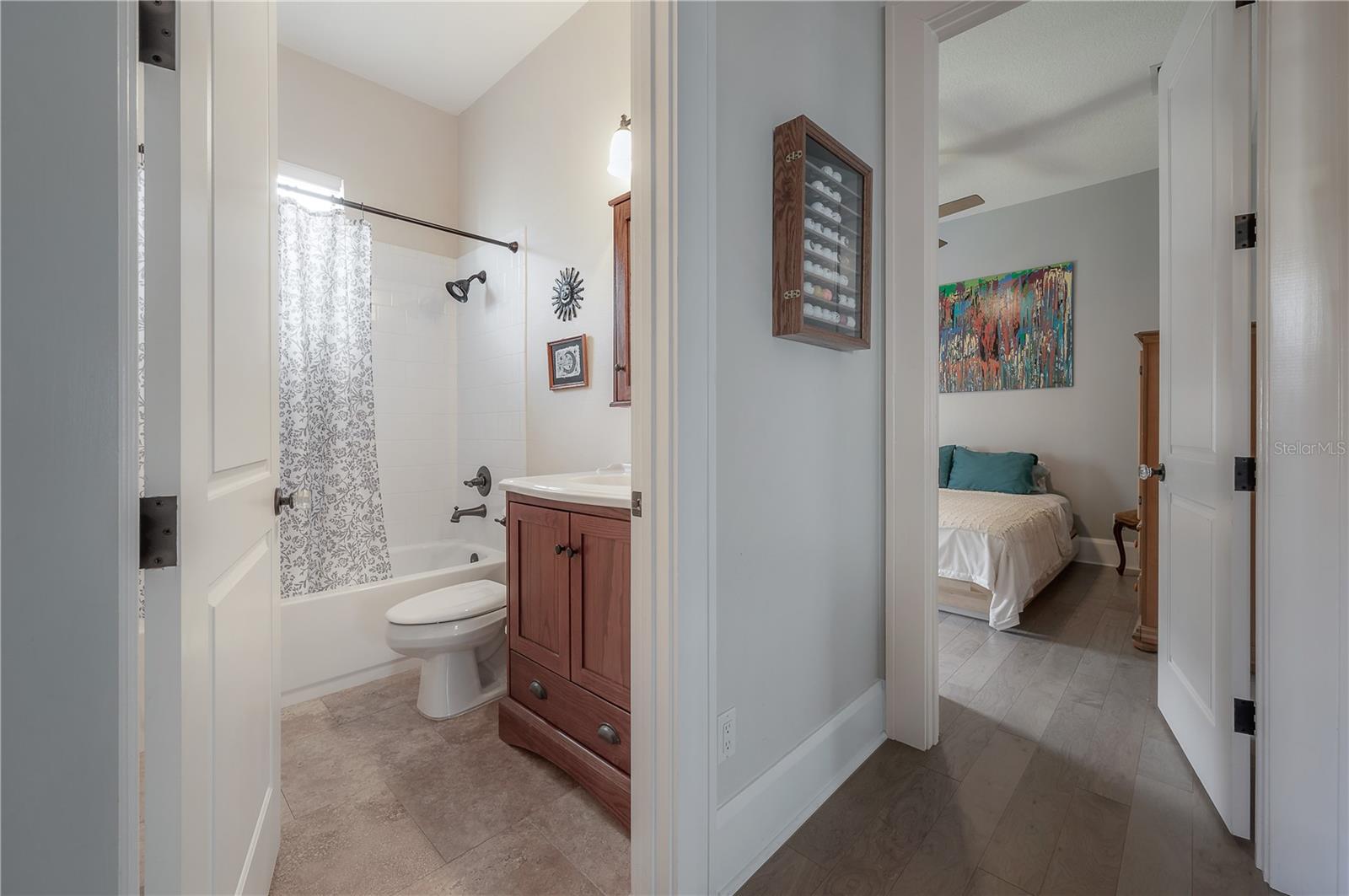 SUBURB ROYAL - Residential