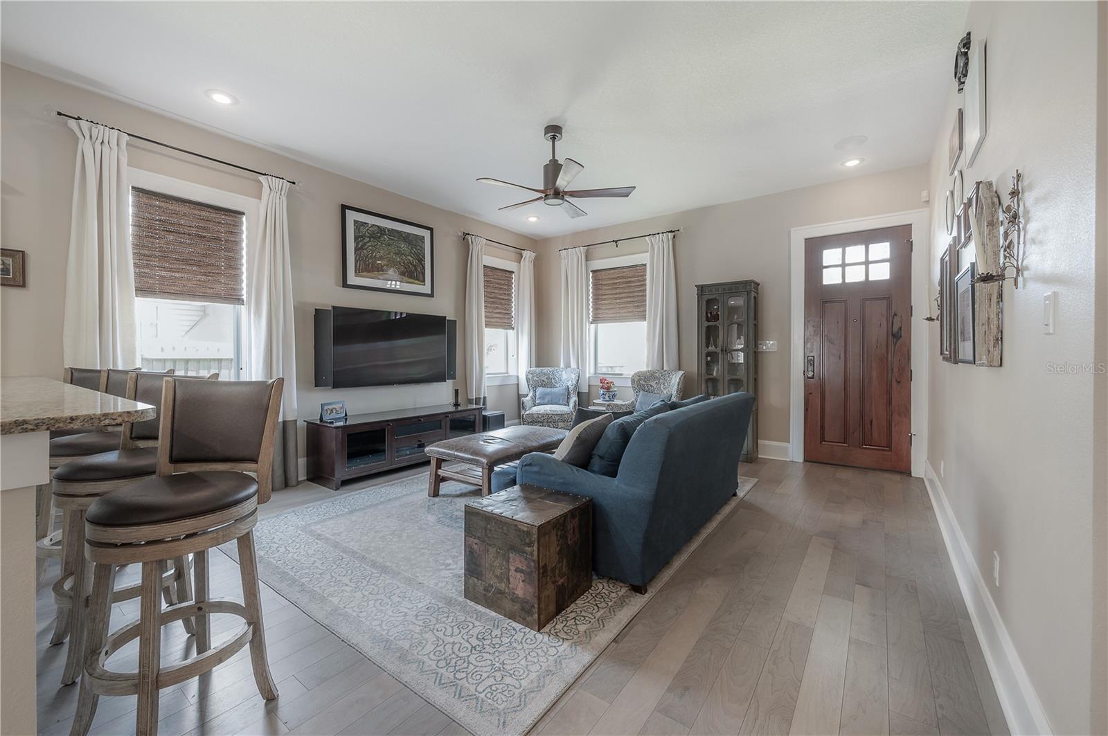 SUBURB ROYAL - Residential