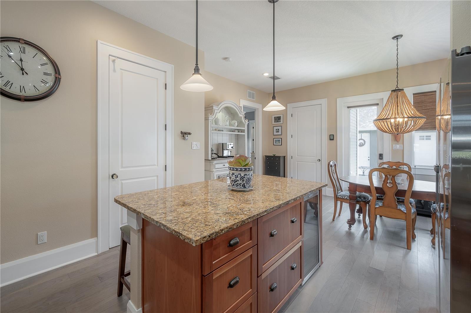 SUBURB ROYAL - Residential