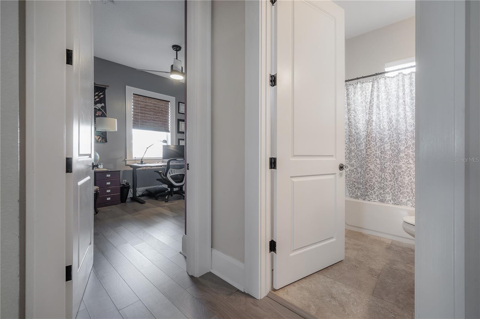 SUBURB ROYAL - Residential