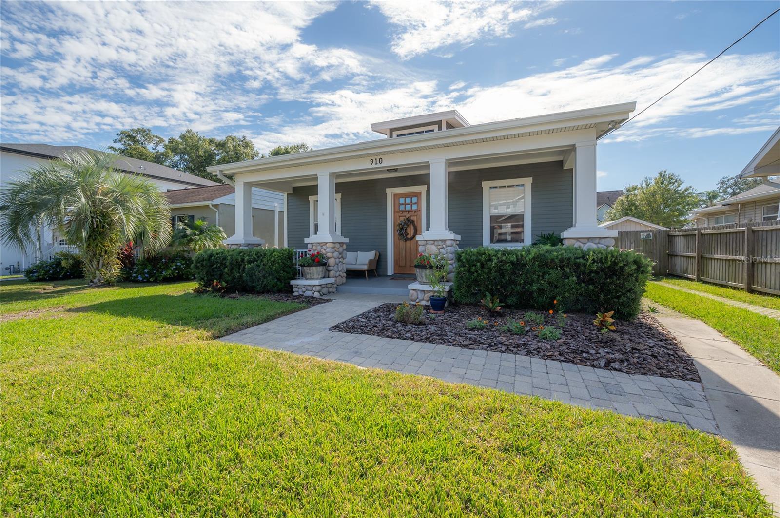 SUBURB ROYAL - Residential