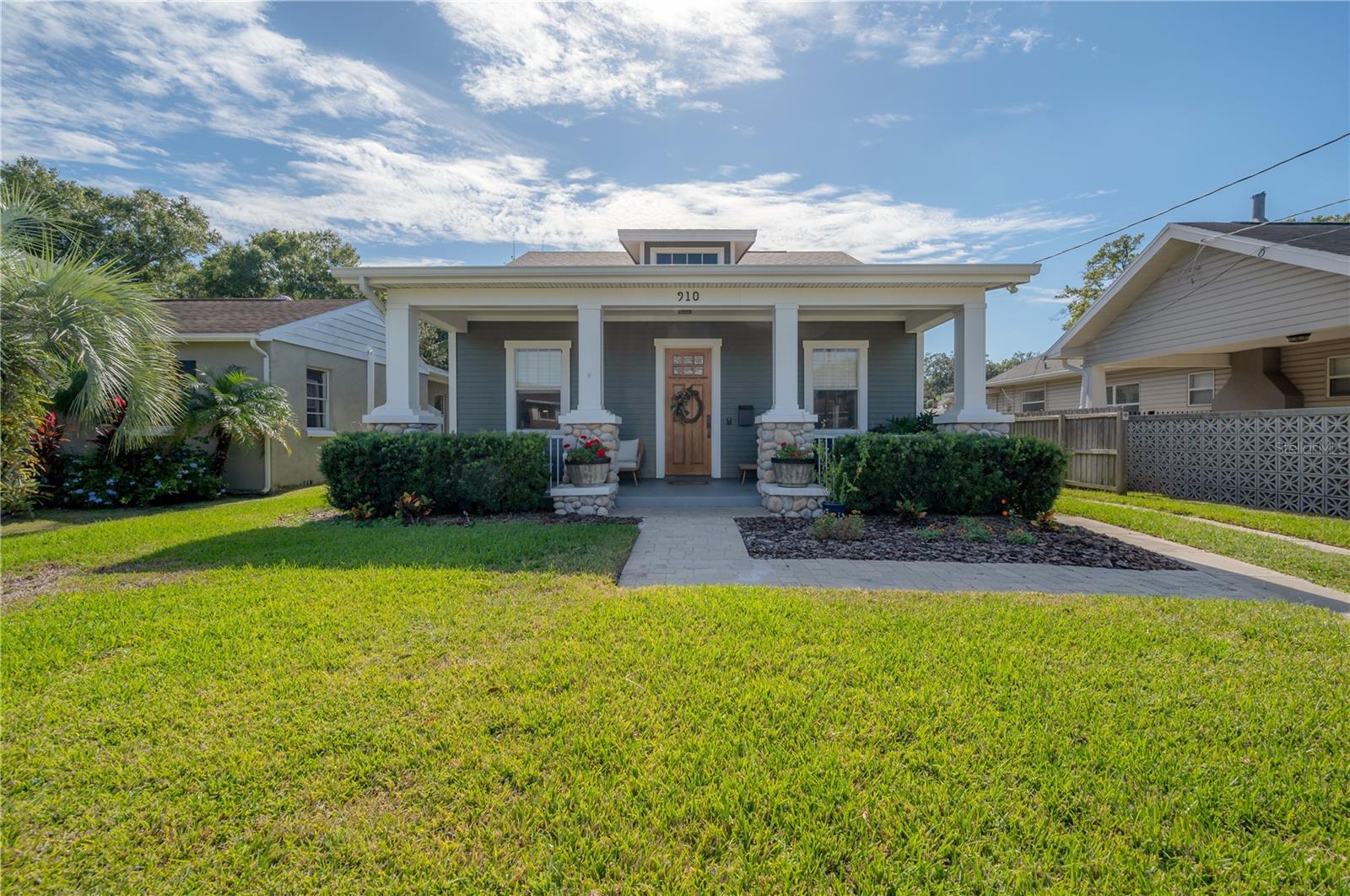 SUBURB ROYAL - Residential