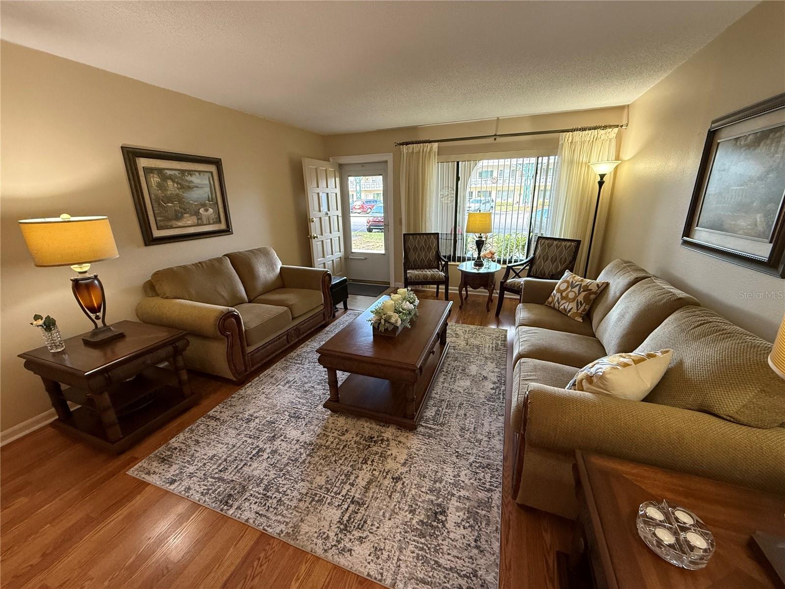 ON TOP OF THE WORLD - Residential