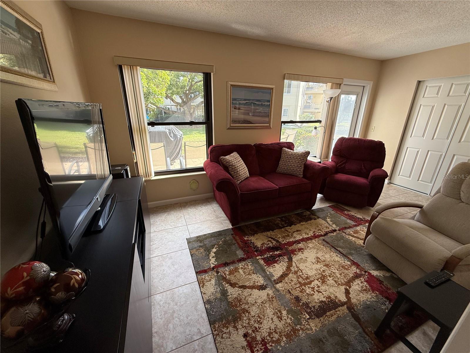 ON TOP OF THE WORLD - Residential