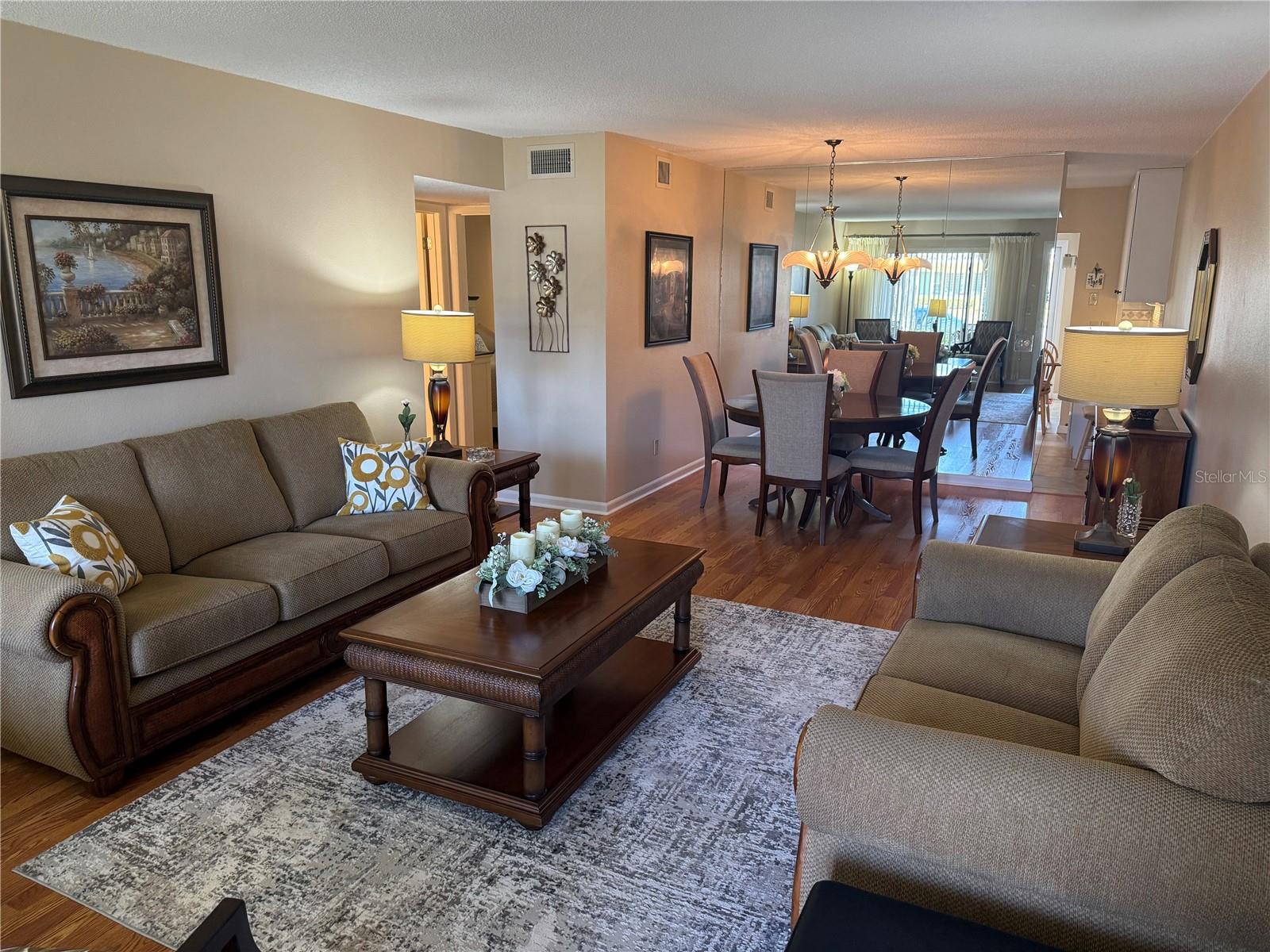 ON TOP OF THE WORLD - Residential