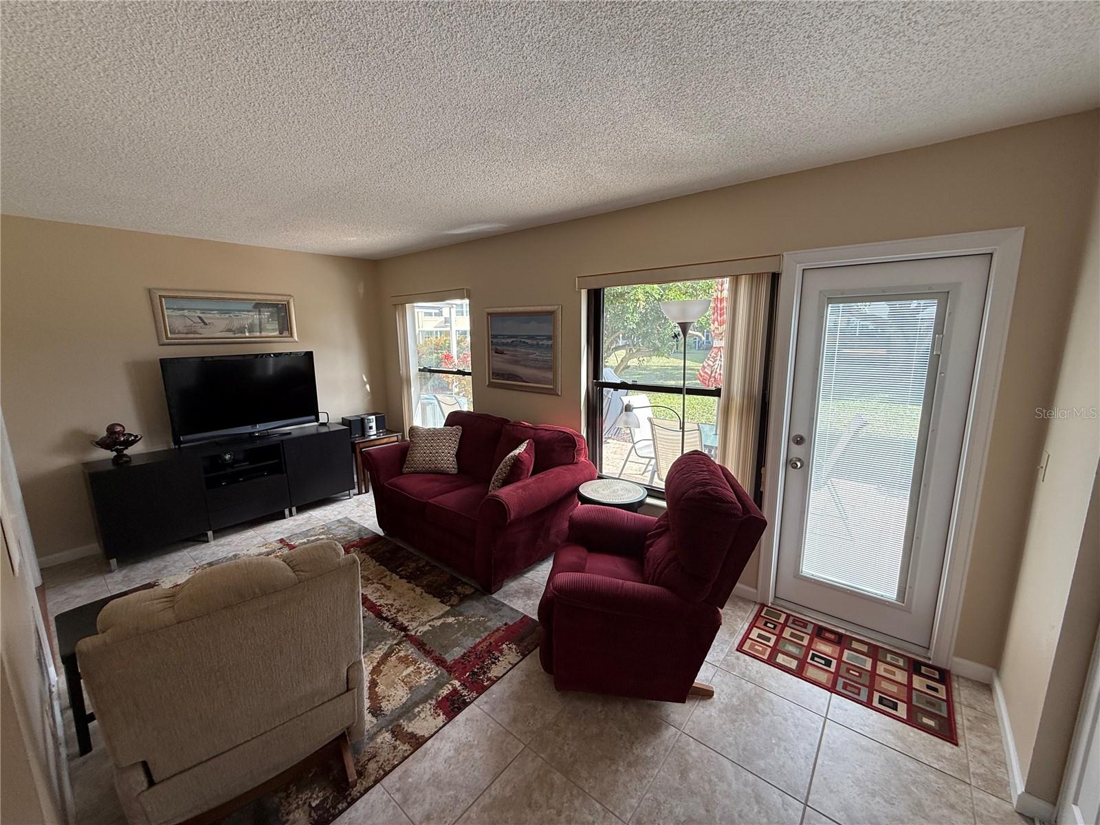 ON TOP OF THE WORLD - Residential