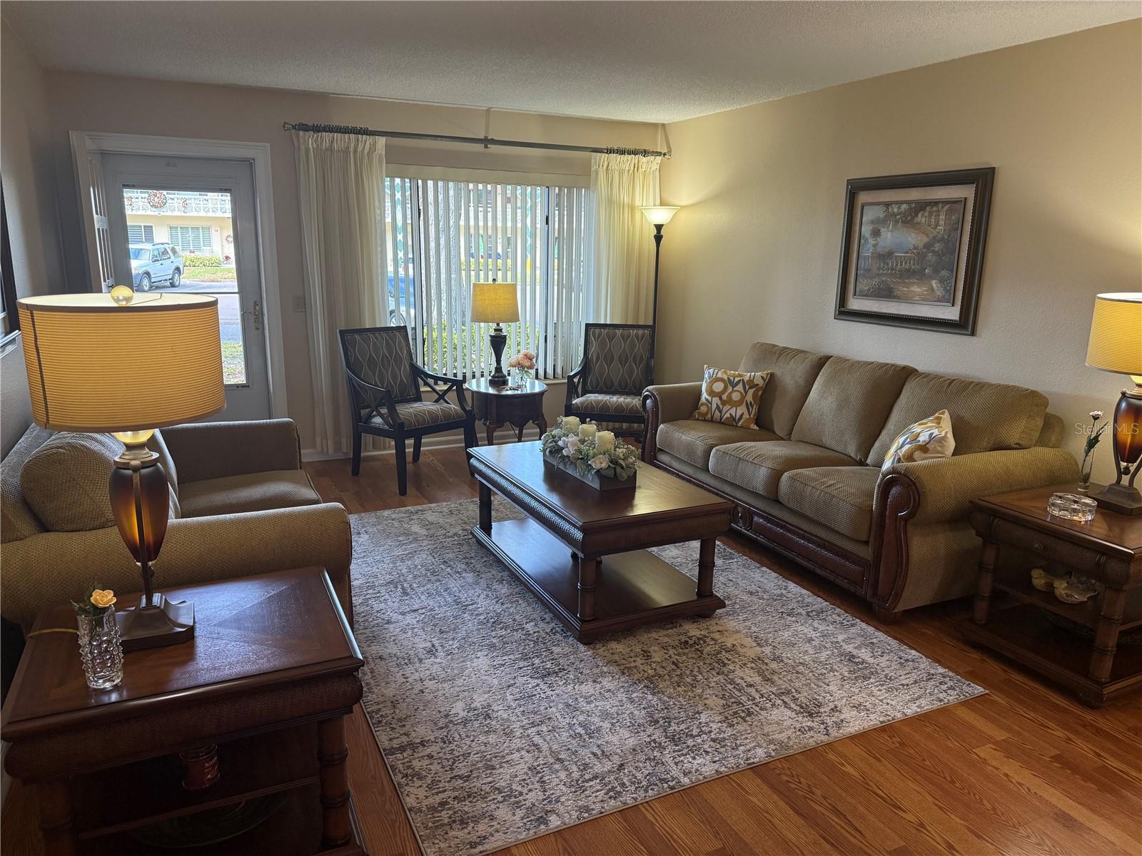 ON TOP OF THE WORLD - Residential