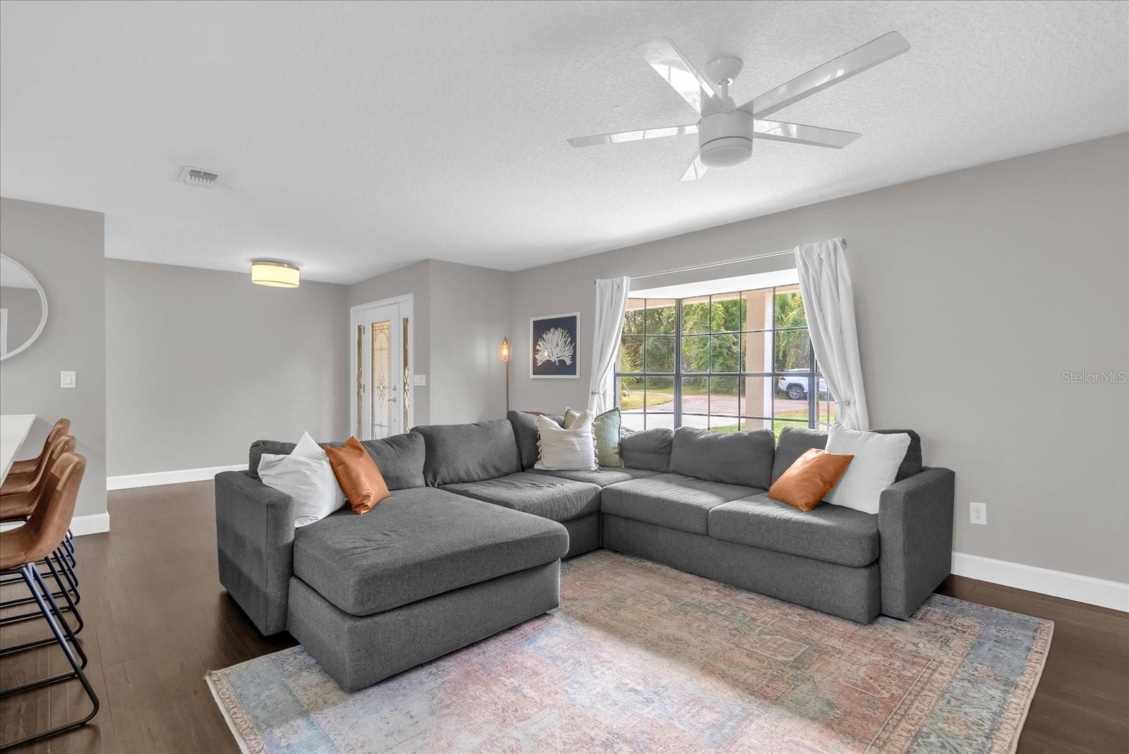 Casas a venda 1 - Jen Dantas 1571 GARDA AVENUE