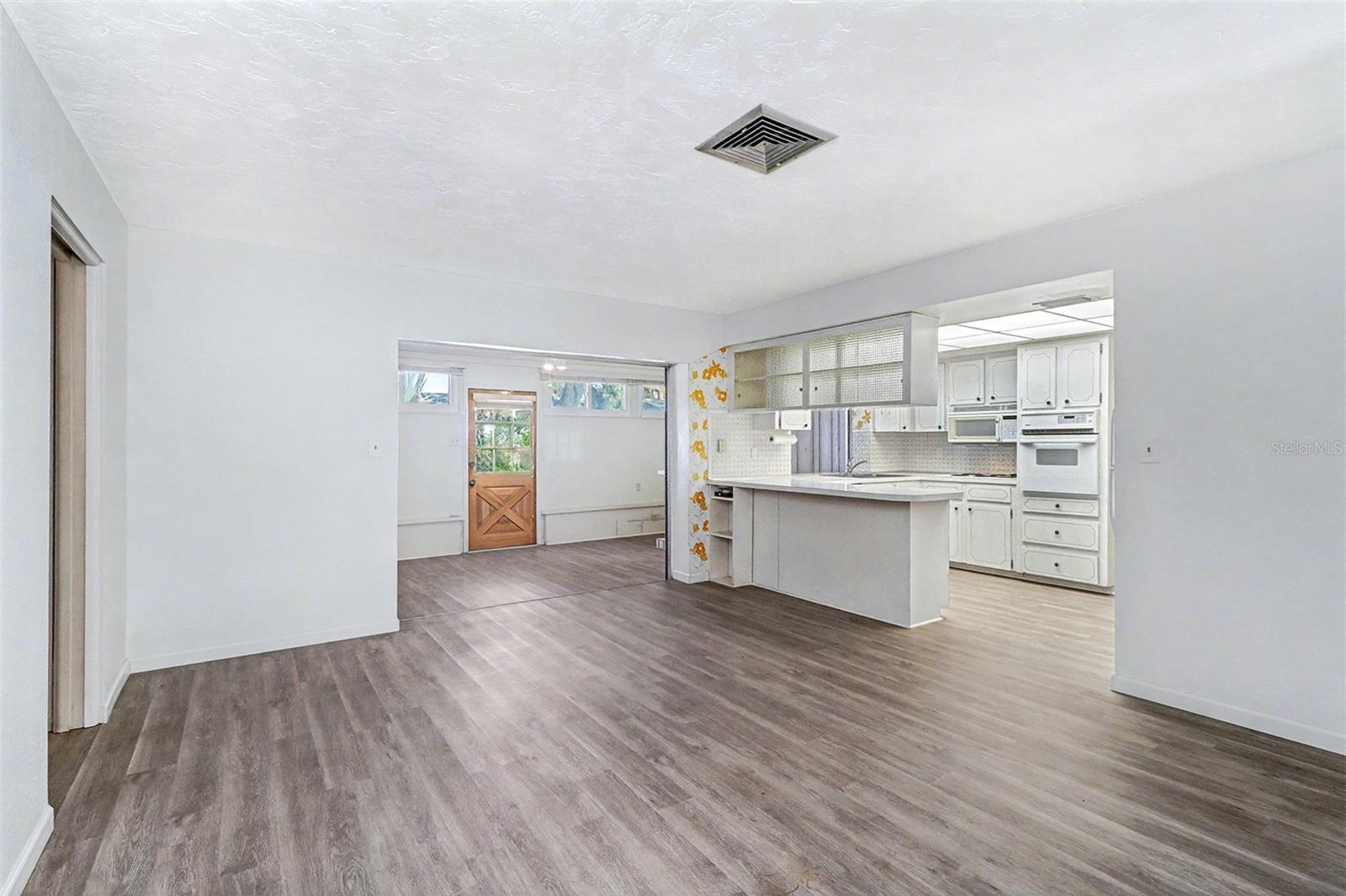 CROSSROADS ESTATES 1ST ADD - Residential