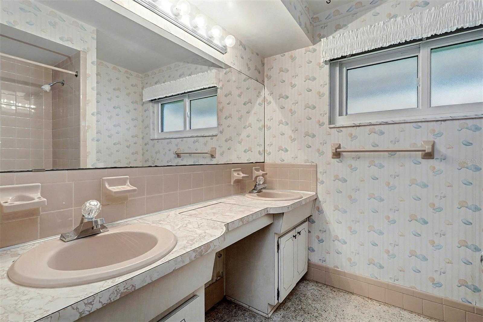 CROSSROADS ESTATES 1ST ADD - Residential