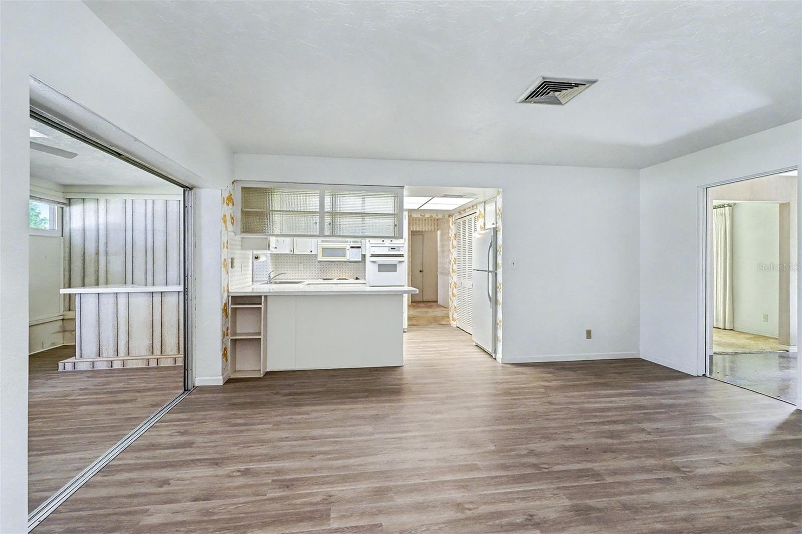 CROSSROADS ESTATES 1ST ADD - Residential