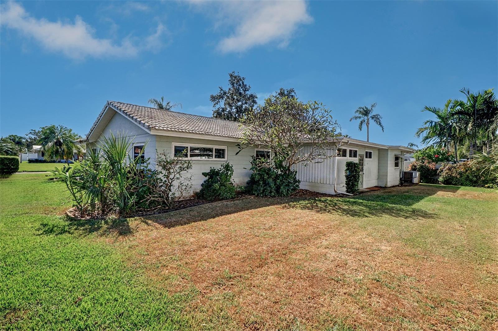 CROSSROADS ESTATES 1ST ADD - Residential