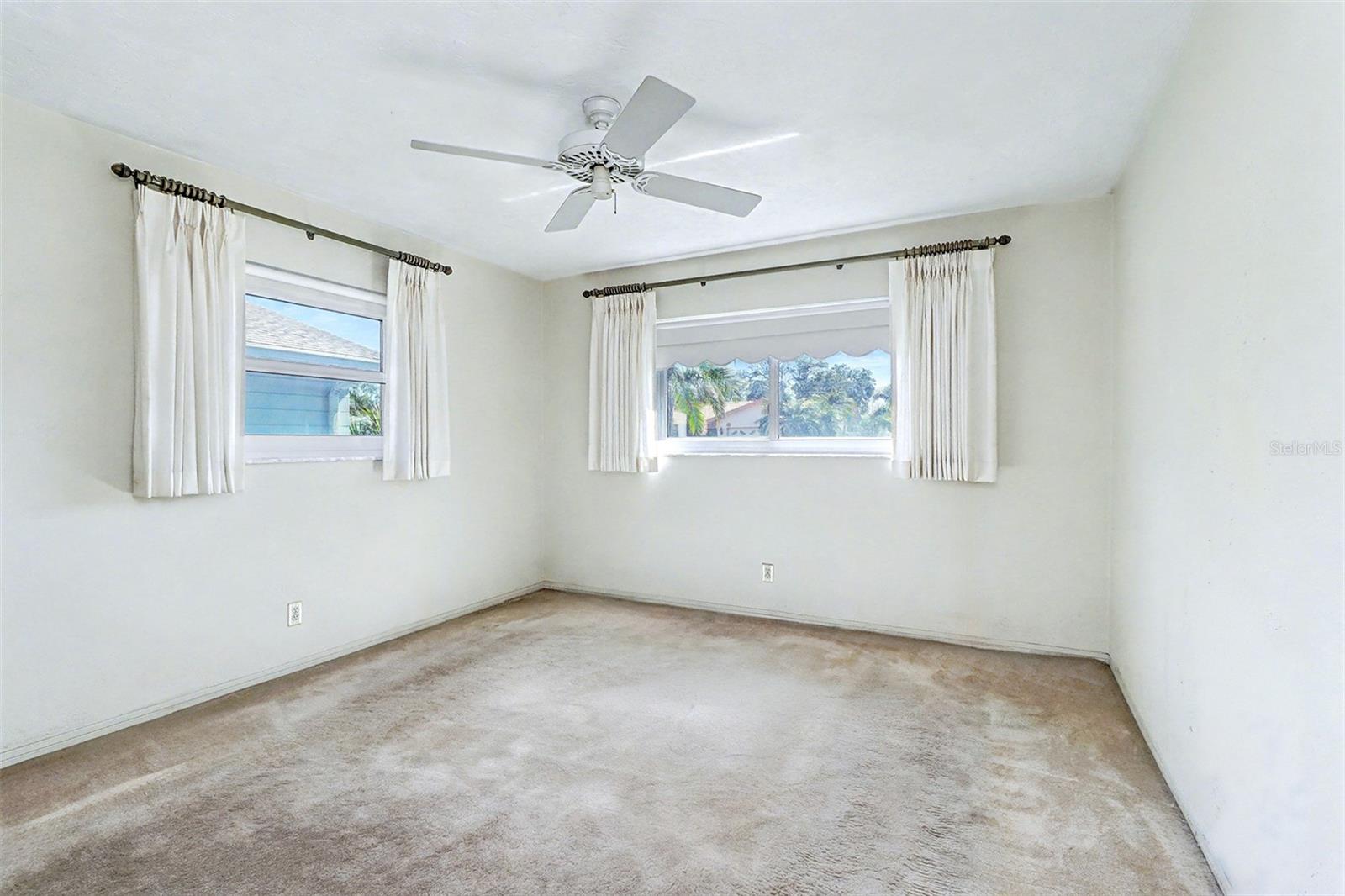 CROSSROADS ESTATES 1ST ADD - Residential