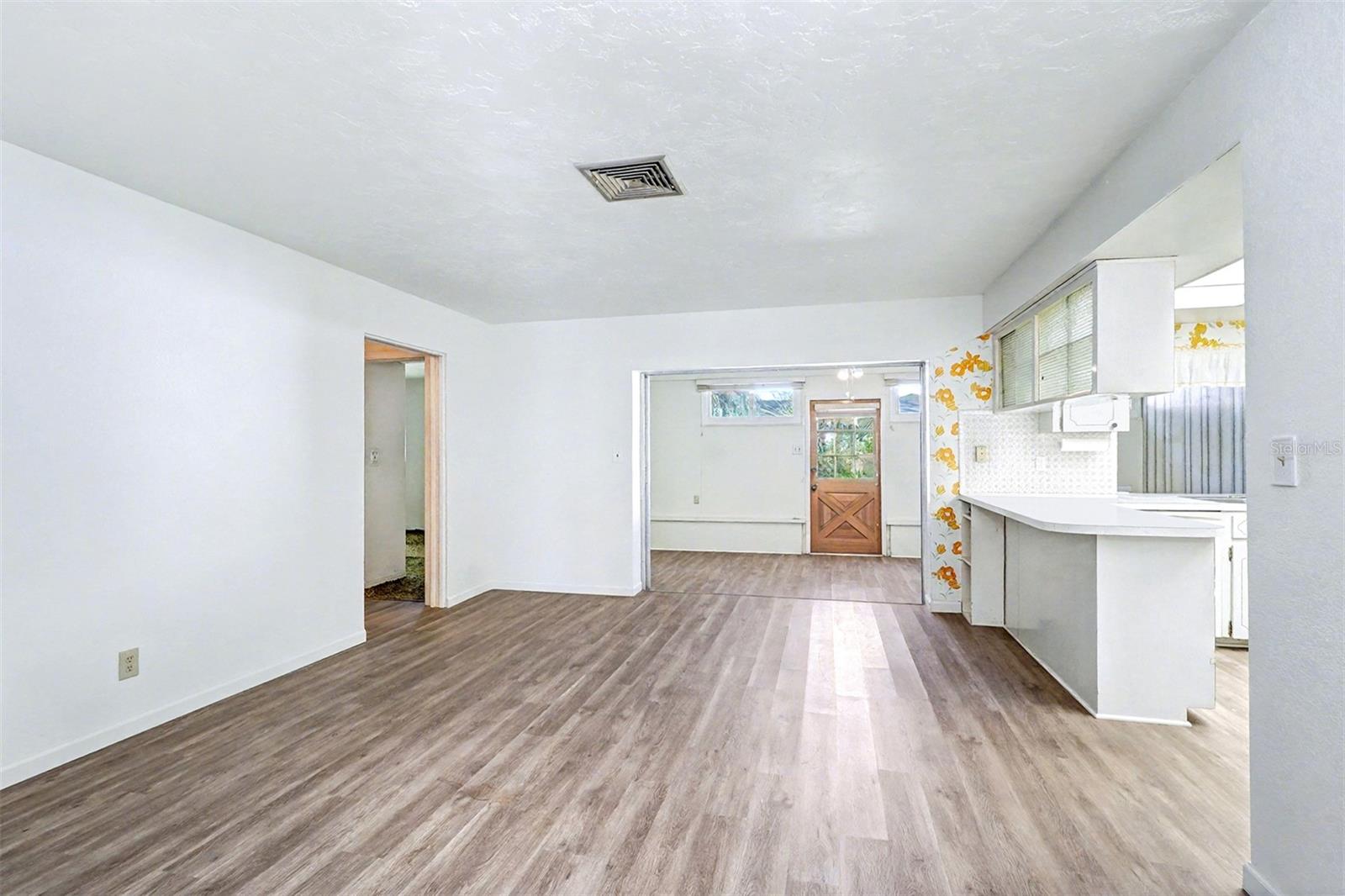 CROSSROADS ESTATES 1ST ADD - Residential