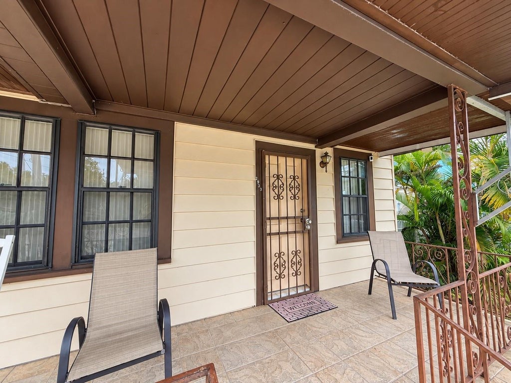 Photo of 2933 W Walnut Street, Tampa, FL 33607 (MLS # TB8562777)