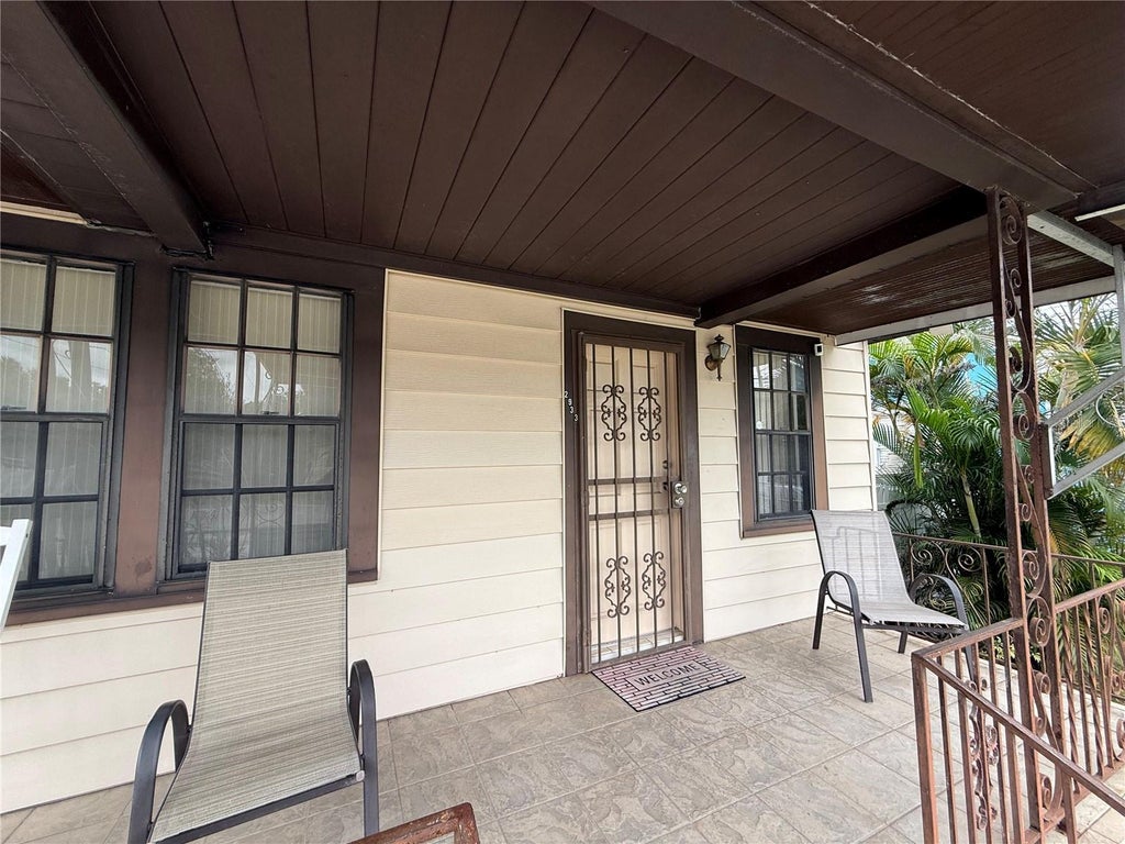 Photo of 2933 W Walnut Street, Tampa, FL 33607 (MLS # TB8562777)