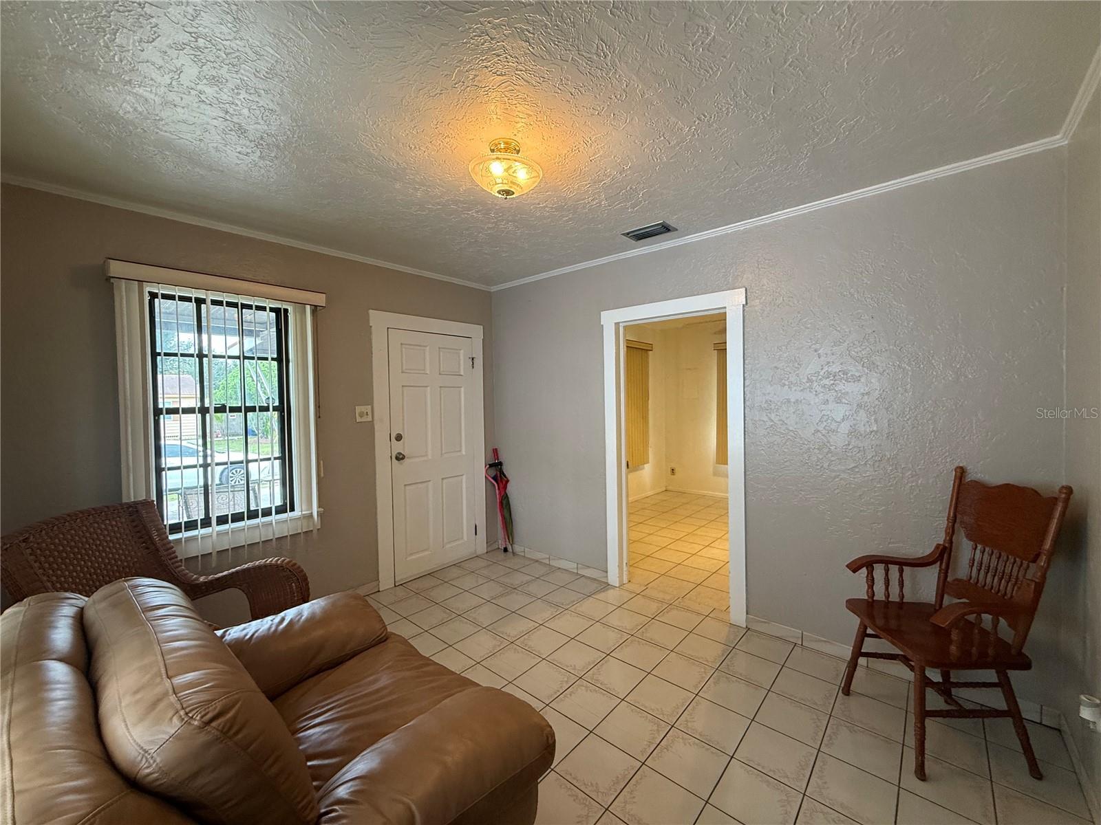 2933 W WALNUT STREET