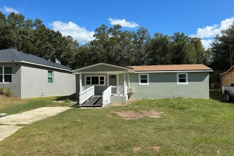 Photo of 1008 Nebraska Street, Leesburg, FL 34748 (MLS # O6359061)