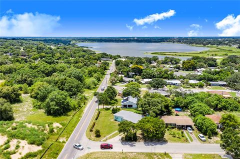 A home in LAKE WALES