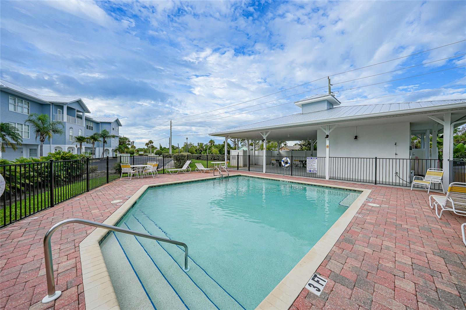 TOWNHOMES/CAPE HAZE - Residential