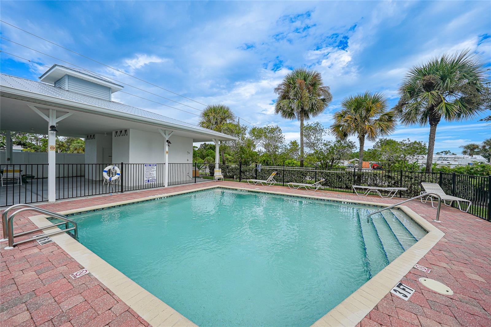 TOWNHOMES/CAPE HAZE - Residential