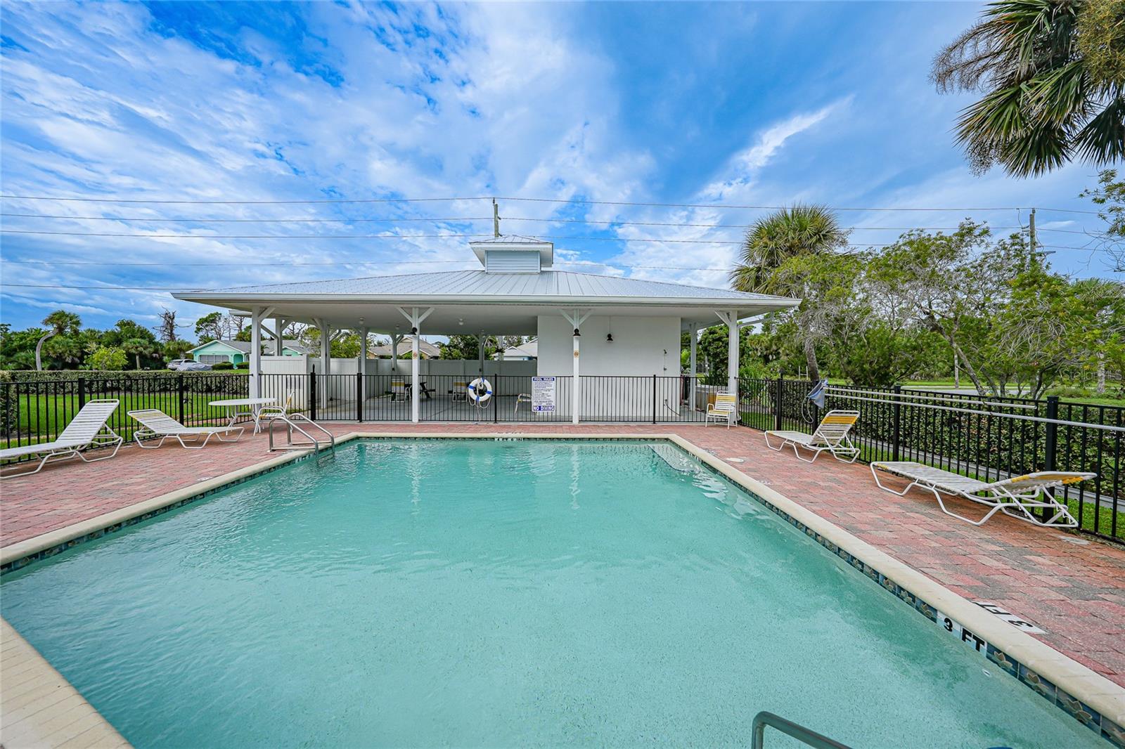 TOWNHOMES/CAPE HAZE - Residential