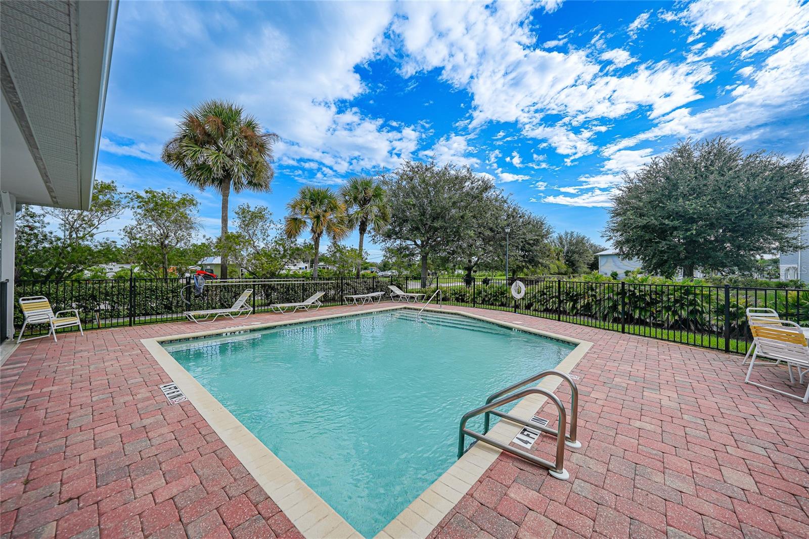 TOWNHOMES/CAPE HAZE - Residential