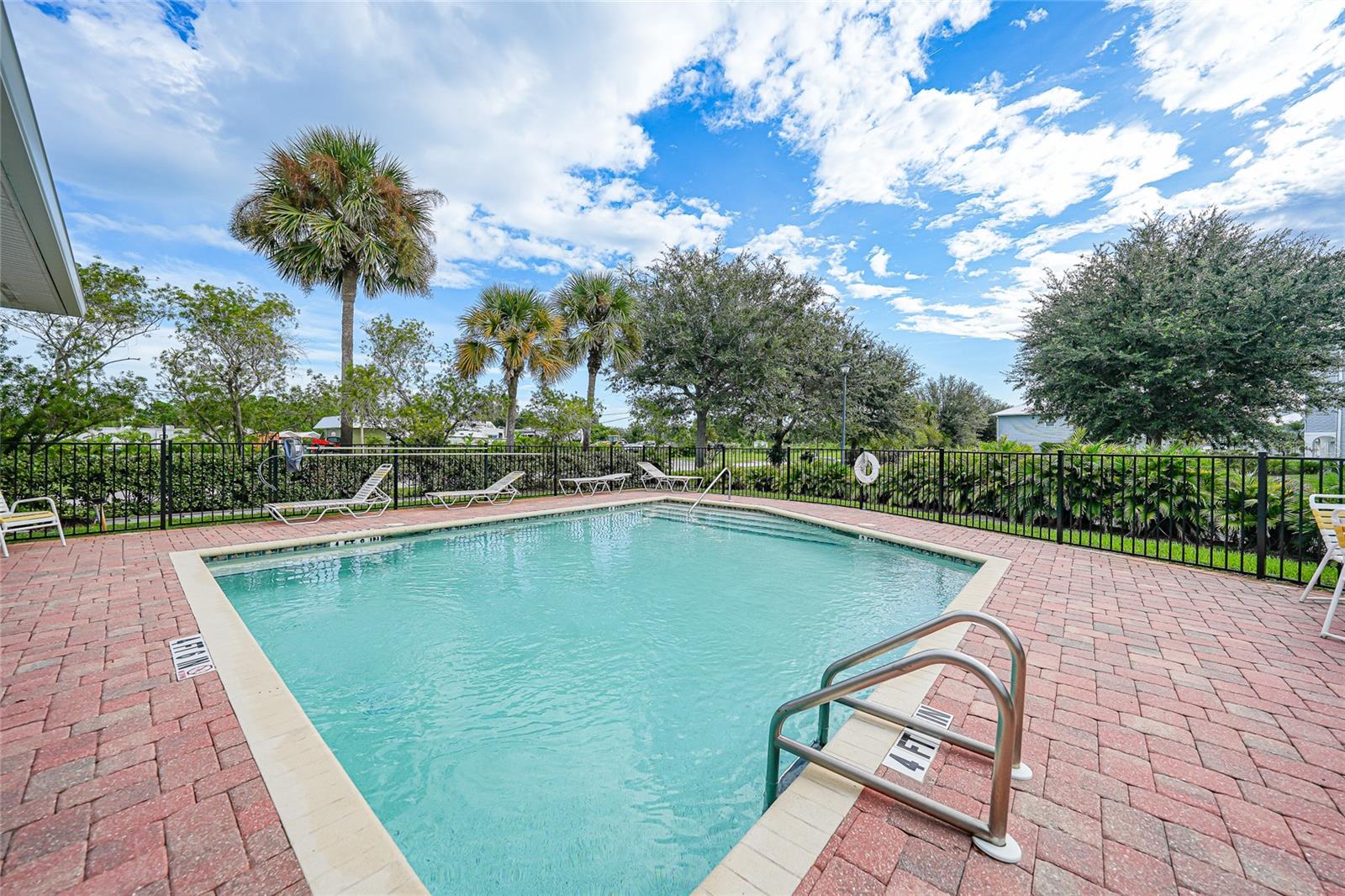 TOWNHOMES/CAPE HAZE - Residential