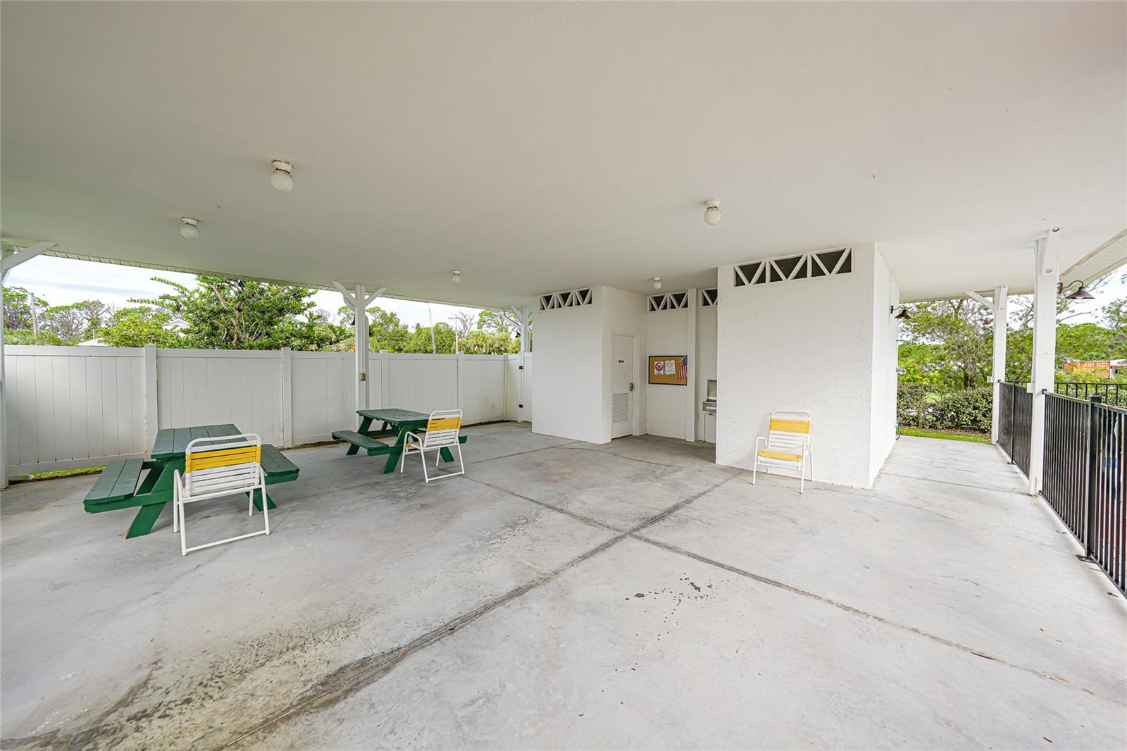 TOWNHOMES/CAPE HAZE - Residential