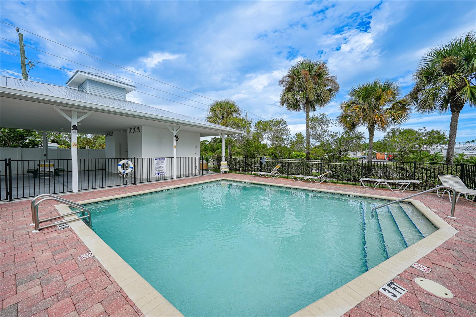 TOWNHOMES/CAPE HAZE - Residential