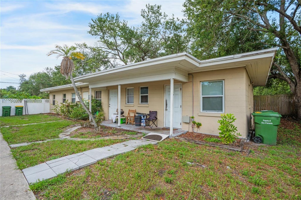Photo of 3917 Royal Palm Avenue, Sarasota, FL 34234 (MLS # A4700635)