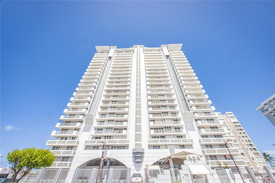 High-floor 2-bedroom, 2-bath, 1 parking residence in Plaza Del Mar with stunning 23rd-floor lagoon views in the heart of Isla Verde. This bright apartment offers an efficient layout, generous living spaces, and breathtaking sunset views over the lagoon and city. Plaza Del Mar features resort-style amenities including direct beach access, gym, full backup generator, cistern, and pool access shared with Condesa Del Mar. The building is widely considered one of the best residential towers in Isla Verde. Located on Avenida Isla Verde — walking distance to the beach, restaurants, nightlife, supermarkets, and hotels, while only minutes from Luis Muñoz Marín International Airport and Old San Juan. Ideal as a primary residence, vacation home, or income-producing asset.