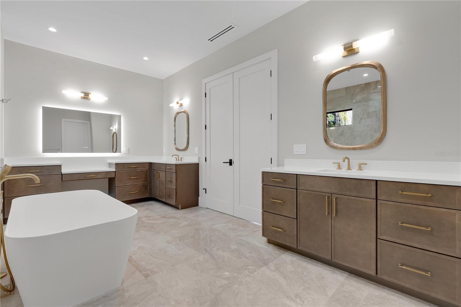 SUNSET PARK ISLES UNIT 3 - Residential